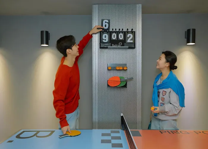 Anook Sinchon Hotel *