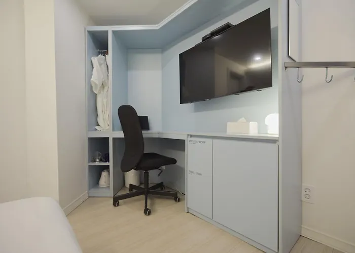 Aank Sinchon Hotel
