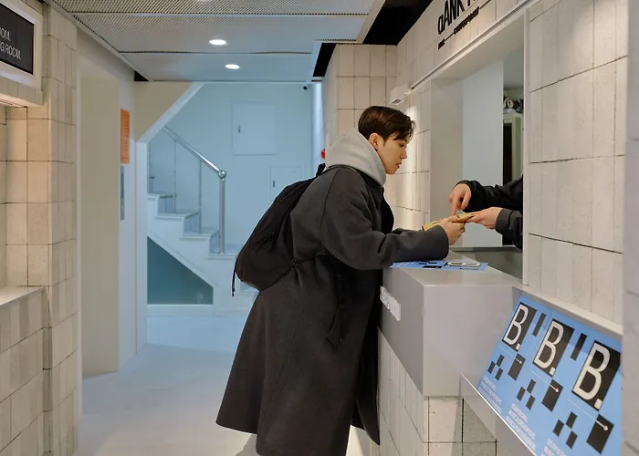 Aank Sinchon Hotel *